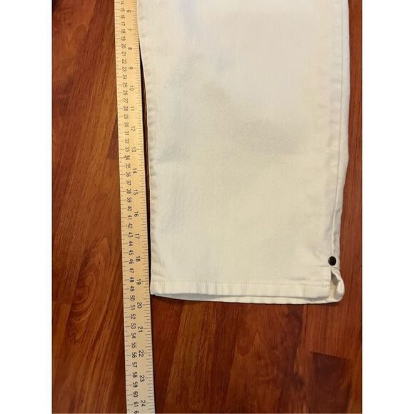 Chico’s White Capris Jeans. Size 3 = 18. - Picture 6 of 6